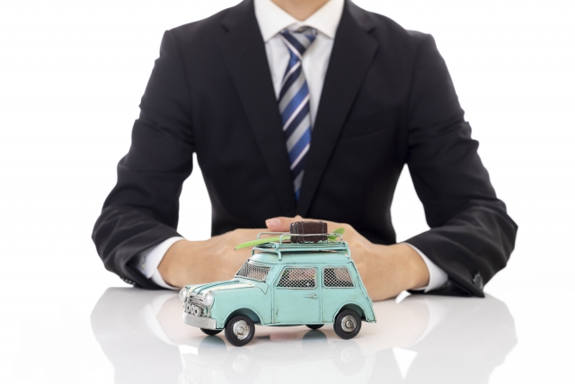 任意保険と強制保険の違いを説明